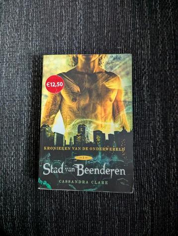 Stad van Beenderen - Cassandra Clare  beschikbaar voor biedingen