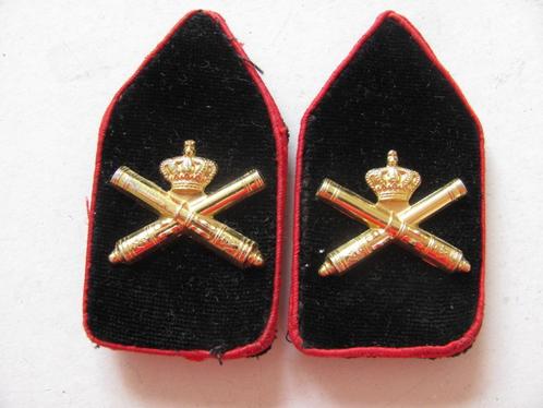 Setje fluwelen kraagspiegels artillerie, Verzamelen, Militaria | Algemeen, Landmacht, Embleem of Badge, Nederland, Ophalen of Verzenden