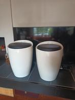 Set van 2 witte design krukken met zwart zitkussen, Ophalen, Zo goed als nieuw, Kunststof