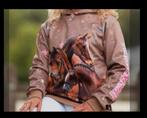 GEZOCHT GEZOCHT,  BRUINE PAARDENPRAATTV HOODIE, Dieren en Toebehoren, Overige soorten, Ophalen of Verzenden, Zo goed als nieuw