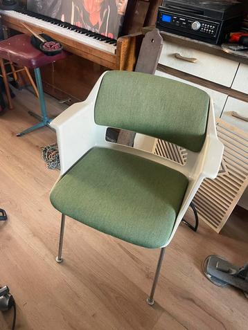 Space age gispen stoel beschikbaar voor biedingen