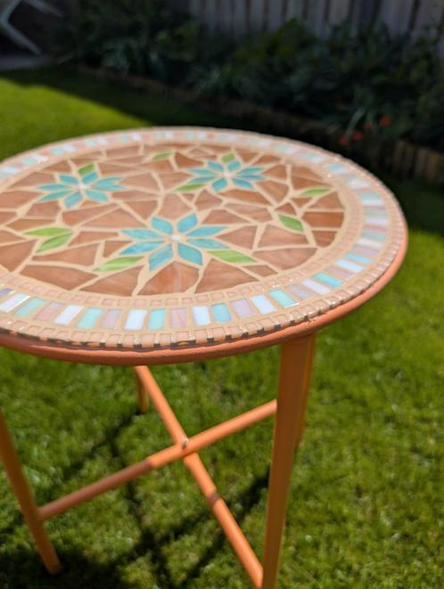 Handgemaakte mozaïek bijzettafel, Huis en Inrichting, Tafels | Bijzettafels, Nieuw, Rond, 45 tot 60 cm, Minder dan 55 cm, Hout