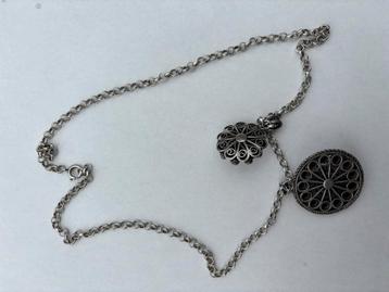 Zilveren collier met zeeuwse knopen beschikbaar voor biedingen