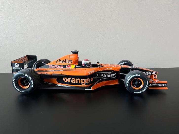 Uniek ( Arrows A22 met oranje bies in velg) 1:18, Verzamelen, Automerken, Motoren en Formule 1, Zo goed als nieuw, Formule 1, Ophalen of Verzenden