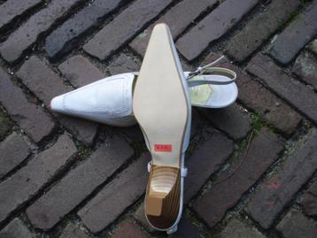 GRATIS VERZENDEN NIEUWE WITTE LEREN FIRETTI PUMPS MT 39 beschikbaar voor biedingen