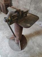 Bankschroef op Poot - Werkplaatsinrichting, Doe-het-zelf en Verbouw, Ophalen, Gebruikt, Minder dan 70 cm, Bankschroef