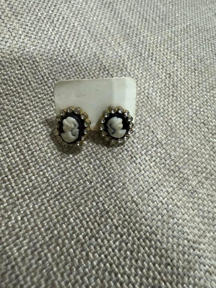 Vintage Camee Oorknopjes, Sieraden, Tassen en Uiterlijk, Oorbellen, Zo goed als nieuw, Knopjes of Stekers, Overige materialen