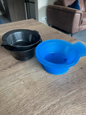 4 haarverf bakjes (kappersvak) beschikbaar voor biedingen