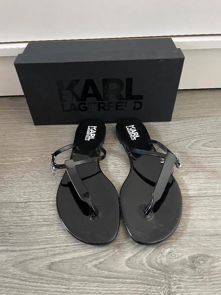KARL LAGERFELD zwarte teenslippers sandalen flipflop mt 38, Kleding | Dames, Schoenen, Zo goed als nieuw, Sandalen of Muiltjes