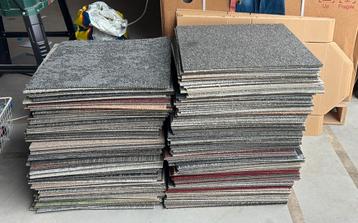 Tapijt tegels gebruikt circa 50m2  beschikbaar voor biedingen