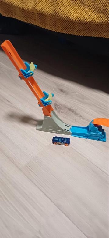 Hot Wheels Lanceerbaan met Auto beschikbaar voor biedingen