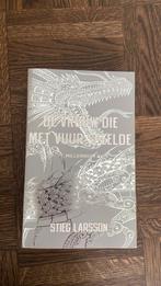Stieg Larsson - De vrouw die met vuur speelde, Ophalen of Verzenden, Zo goed als nieuw, Nederland, Stieg Larsson
