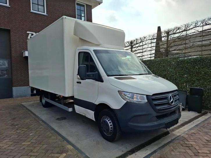 Mercedes-Benz Sprinter 514 Koffer met laadklep (bj 2019), Auto's, Bestelauto's, Te koop, ABS, Achteruitrijcamera, Airbags, Bluetooth