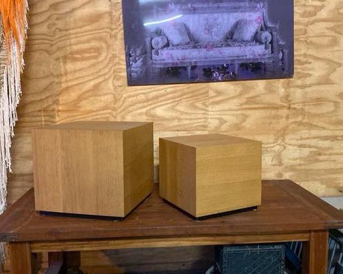 4 tentoonstelling zuilen tafels van eikenhout, Huis en Inrichting, Woonaccessoires | Zuilen en Pilaren, Ophalen of Verzenden