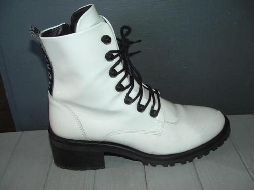 Nubbik NBKK wit lakleer Djuna Cone veterschoen boots maat 38, Kleding | Dames, Schoenen, Zo goed als nieuw, Sneakers of Gympen