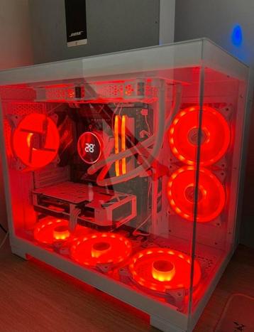 Witte gaming pc met watercooling beschikbaar voor biedingen