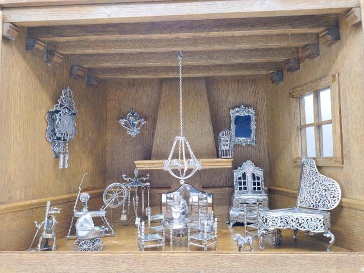 Eikenhouten kamer met 21 zilveren miniaturen, Schoonhoven, Antiek en Kunst, Antiek | Goud en Zilver, Zilver, Verzenden