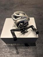 Doviello/Solokin Acura Hicc-50 BFS reel, Watersport en Boten, Hengelsport | Roofvissen, Ophalen of Verzenden, Zo goed als nieuw