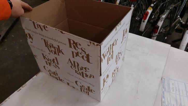 Dozen kerstpakket 39 x 29 x 19 cm, Doe-het-zelf en Verbouw, Kratten en Dozen, Zo goed als nieuw, Doos, Minder dan 50 cm, Minder dan 35 cm