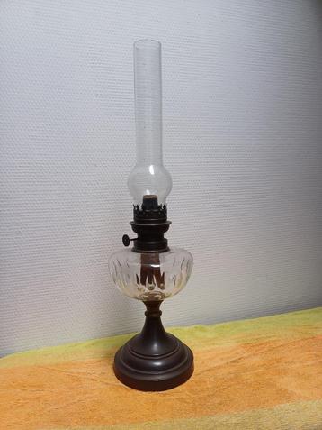 Bronzen olielamp  ± 40cm beschikbaar voor biedingen