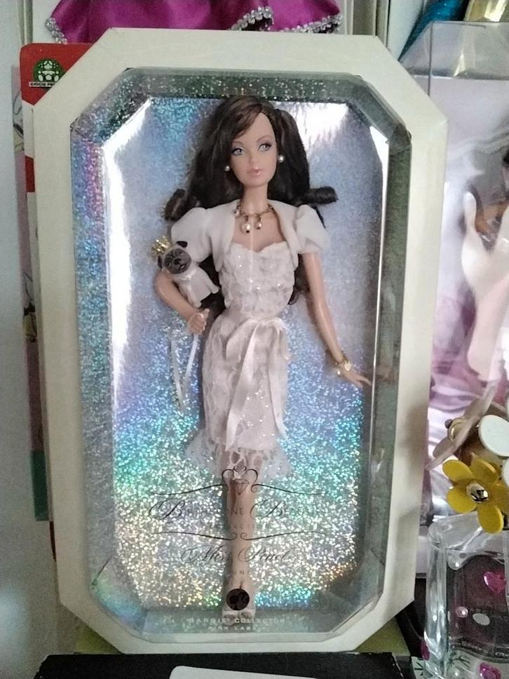 Barbie Birthstone Collectible - Juni (Parel), Kinderen en Baby's, Speelgoed | Poppen, Zo goed als nieuw, Barbie, Ophalen of Verzenden