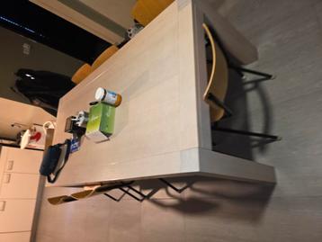 Gratis eettafel tafel kantine tafel gratis in Rijssen  beschikbaar voor biedingen