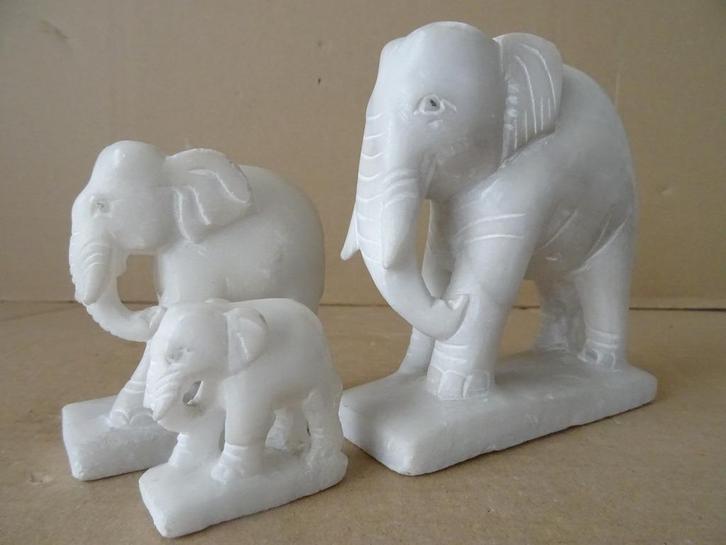 Beeld olifant beeldje olifant albast of marmer Thailand set, Verzamelen, Beelden en Beeldjes, Zo goed als nieuw, Dier, Ophalen of Verzenden