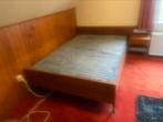 bed met nachtkastje voor matras 130x190, Huis en Inrichting, Slaapkamer | Bedden, Ophalen, Gebruikt, Bruin, 190 cm of minder