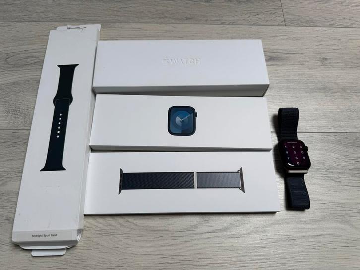 Apple Watch Series 9 45mm Midnight + 2 Bandjes, Sieraden, Tassen en Uiterlijk, Smartwatches, Zo goed als nieuw, iOS, Zwart, Afstand