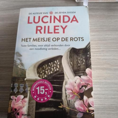 Lucinda Riley - Het meisje op de rots, Boeken, Literatuur, Zo goed als nieuw, Nederland, Ophalen of Verzenden