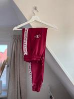 Sport broek daily paper maat xs rood, Kleding | Dames, Broeken en Pantalons, Ophalen of Verzenden, Zo goed als nieuw, Maat 34 (XS) of kleiner