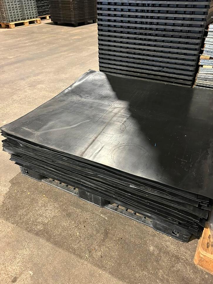 rubber matten ca 110x100 cm, Doe-het-zelf en Verbouw, Overige Doe-het-zelf en Verbouw, Zo goed als nieuw, Ophalen