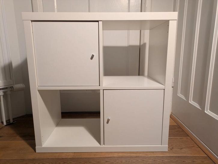 Ikea Kallax Kast 4 vakken met deuren, Huis en Inrichting, Kasten | Boekenkasten, Gebruikt, Minder dan 50 cm, Minder dan 100 cm