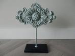 Decoratief ornament op voet., Ophalen of Verzenden, Zo goed als nieuw