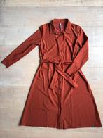 doorknoop jurk van Travelstof, roest bruin Zoso maat M,, Knielengte, Maat 38/40 (M), Ophalen of Verzenden, Bruin