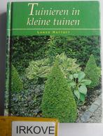 TUINIEREN IN KLEINE TUINEN * Lance Hattatt *, Boeken, Wonen en Tuinieren, Verzenden, Zo goed als nieuw, Lance Hattatt, Tuinontwerpen