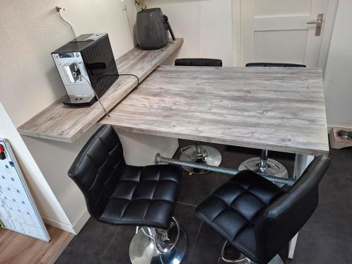 Tafel, 4 bar krukken en wandplank., Huis en Inrichting, Barren, Gebruikt, Inclusief barstoelen, Ophalen