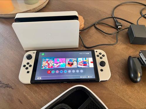 Nintendo switch Oled met 128gb SD kaart, Spelcomputers en Games, Spelcomputers | Nintendo Switch, Zo goed als nieuw, Switch OLED