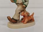 A6896 Goebel Beeldje 'Strolling Along', Ophalen of Verzenden