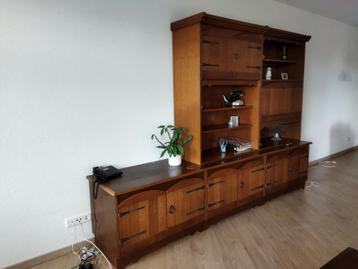 wandkast beschikbaar voor biedingen