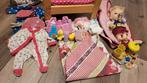 Poppenset: Bed, 3 poppen, draagzak & accessoires, Ophalen, Gebruikt, Babypop