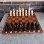 Vintage schaakstukken met bord gips 40 x 40 cm uit E, Ophalen of Verzenden
