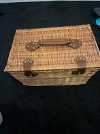 Picknickmand 4 persoons van riet. Zo goed als nieuw, Ophalen of Verzenden, Zo goed als nieuw
