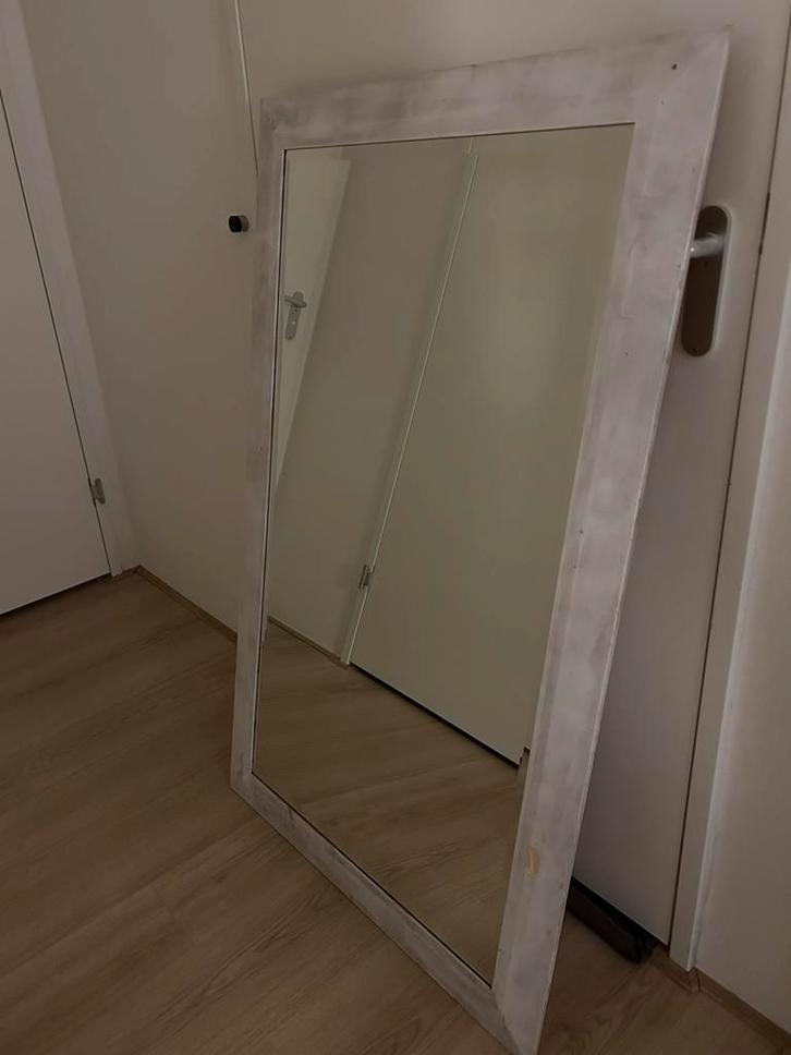 Large Wall Mirror – Rustic White Frame,  (130 x 79 cm), Huis en Inrichting, Woonaccessoires | Spiegels, Zo goed als nieuw, Rechthoekig