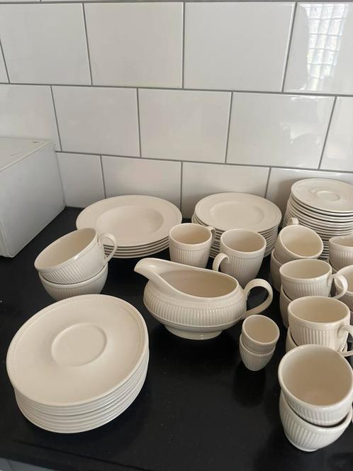 Wedgewood Windsor servies beige rib borden mokken schalen, Antiek en Kunst, Antiek | Servies compleet, Ophalen