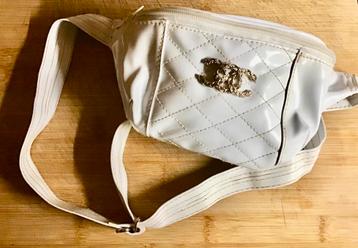 Vintage heuptasje wit logo goudkleur veel ritsen Fanny Pack beschikbaar voor biedingen