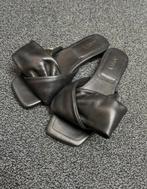 Zwarte leren Josh V slippers maat 37 in nieuwstaat, Slippers, Zwart, Ophalen of Verzenden, Zo goed als nieuw