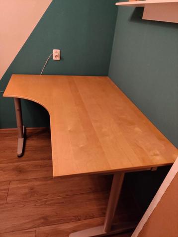Hoekbureau - Ideaal voor studentenkamer beschikbaar voor biedingen
