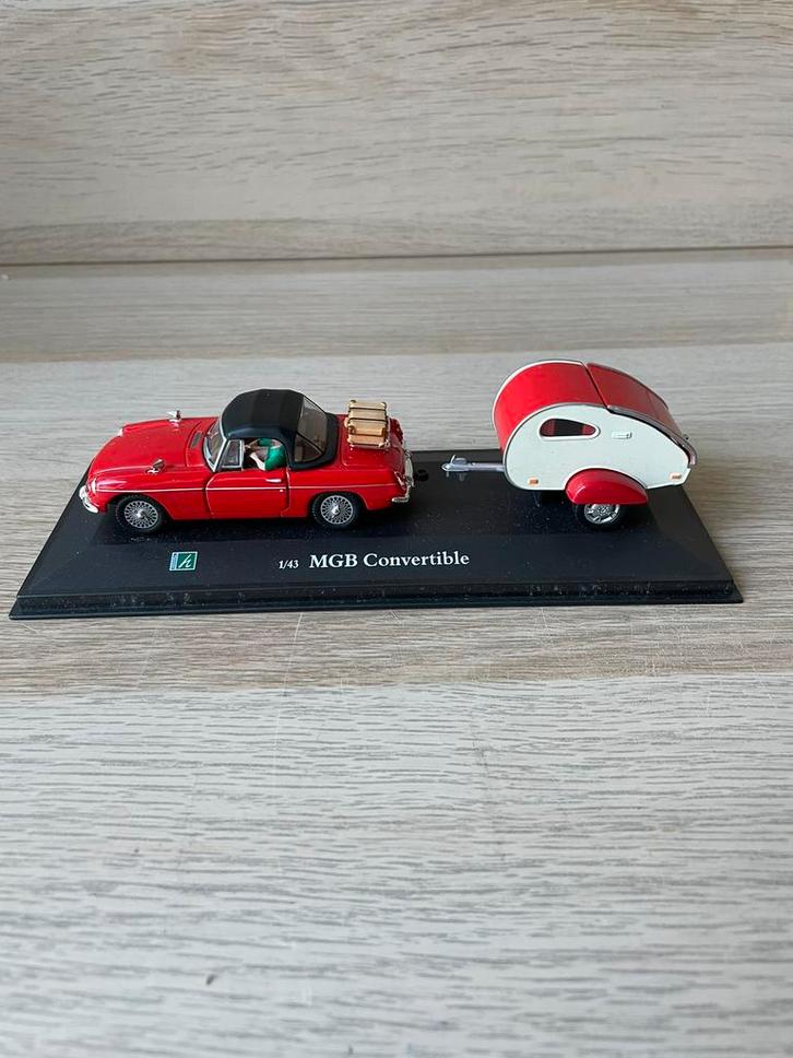 MGB convertible met caravan / teardrop/ TAB. Versturen kan., Hobby en Vrije tijd, Modelauto's | 1:43, Zo goed als nieuw, Auto
