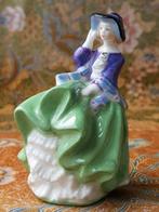 Mooi oud Engels Royal Doulton beeldje van een vrouw 10,2 cm., Ophalen of Verzenden